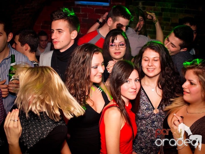 Club Escape se încinge, 