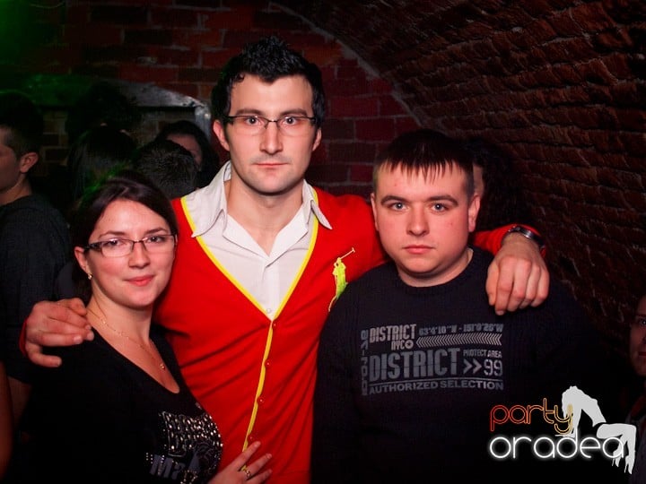 Club Escape se încinge, 