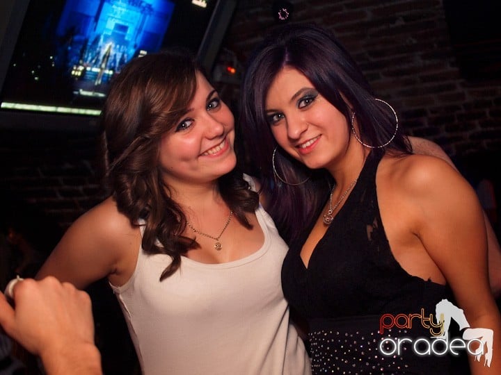 Club Escape se încinge, 