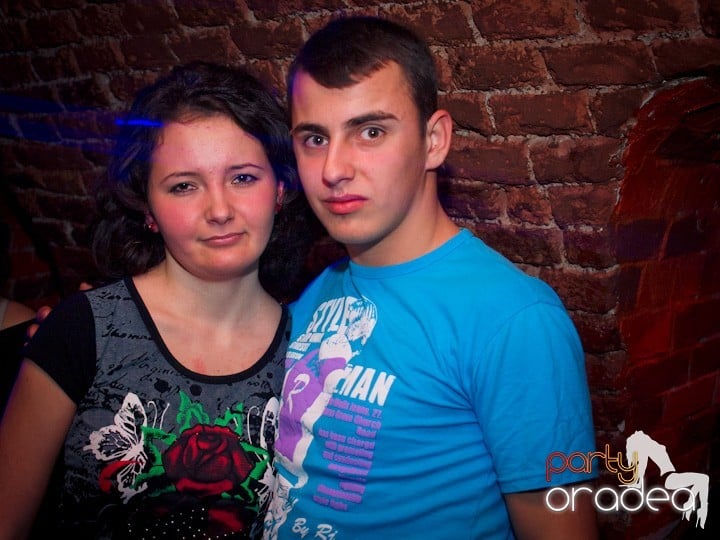 Club Escape se încinge, 