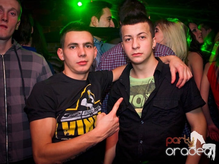 Club Escape se încinge, 