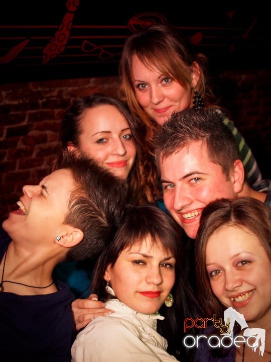 Club Escape se încinge, 