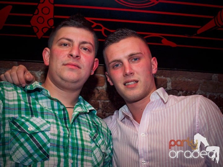 Club Escape se încinge, 