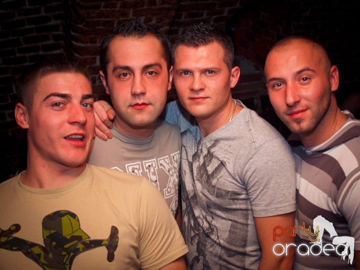 Club Escape se încinge, 