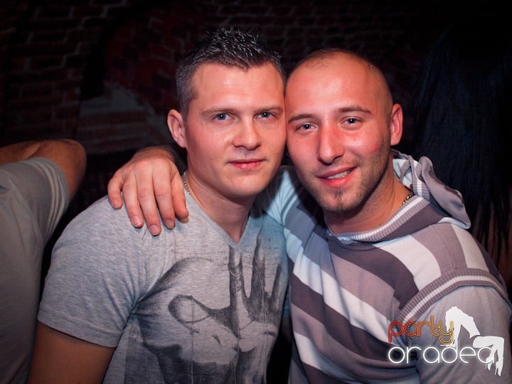 Club Escape se încinge, 