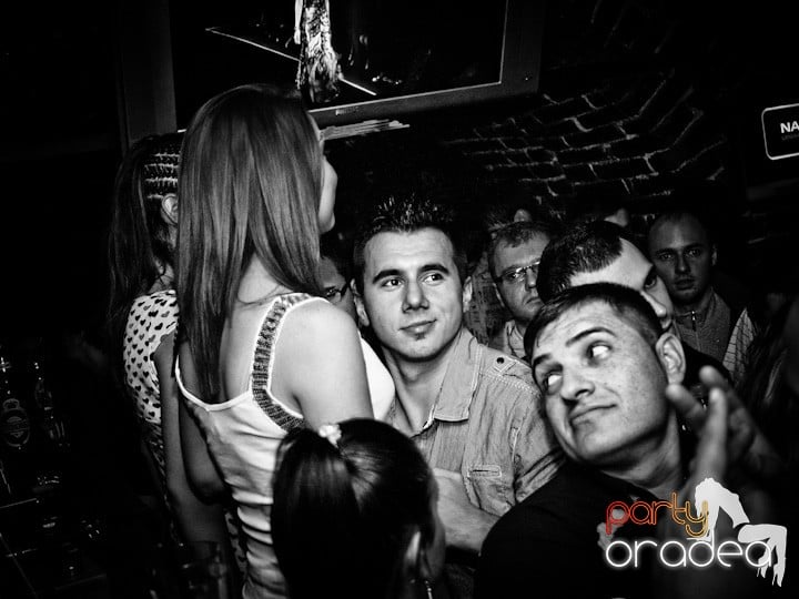 Club Escape se încinge, 