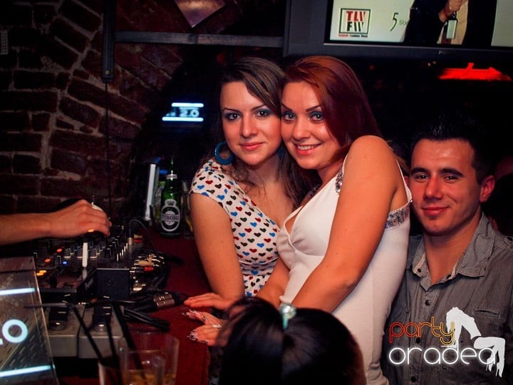 Club Escape se încinge, 