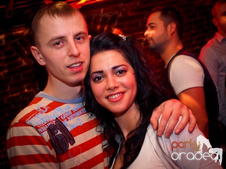 Club Escape se încinge, 