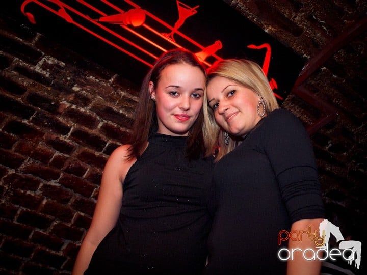 Club Escape se încinge, 