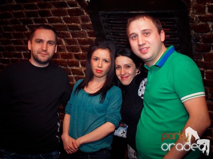 Club Escape se încinge, 