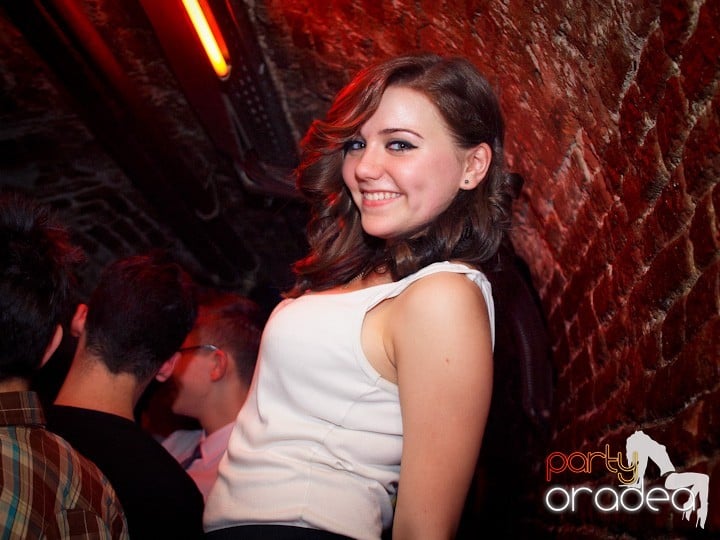 Club Escape se încinge, 