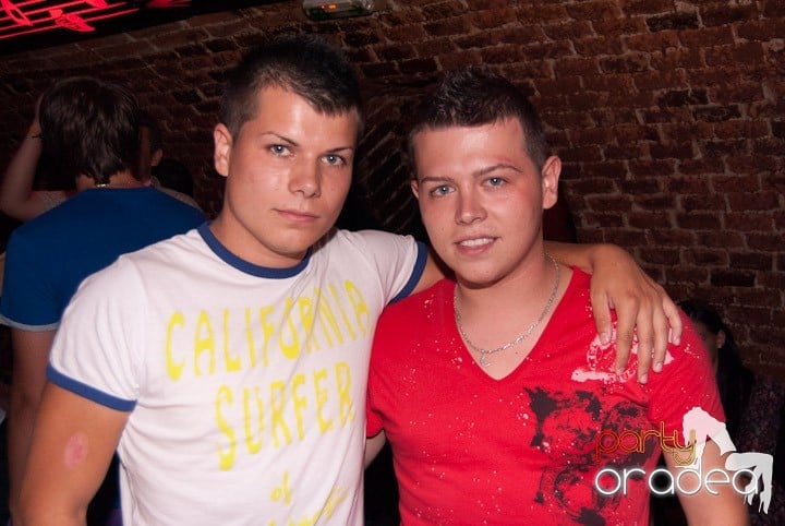 Club escape seară de seară, 