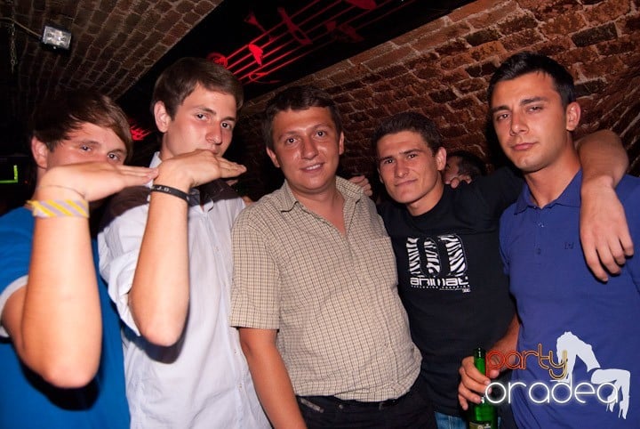 Club escape seară de seară, 