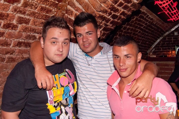 Club escape seară de seară, 