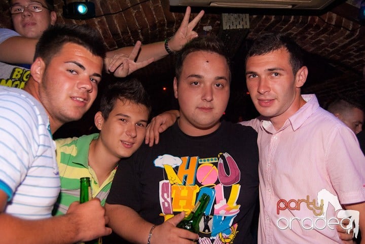 Club escape seară de seară, 