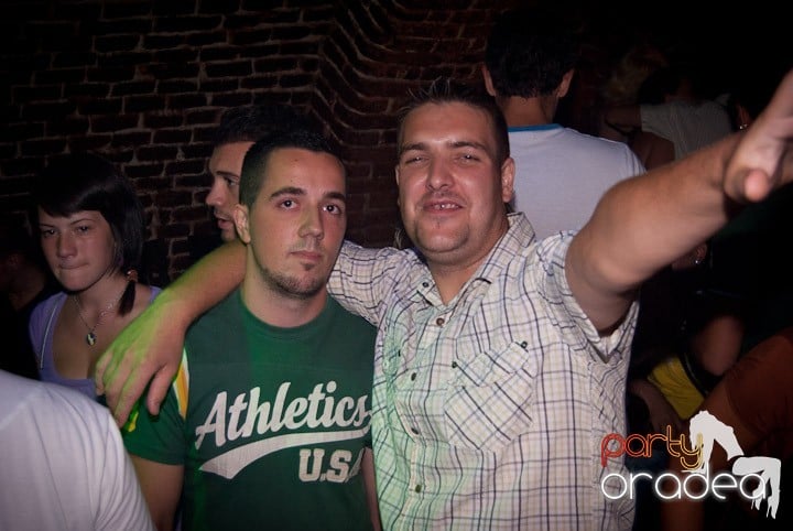 Club escape seară de seară, 