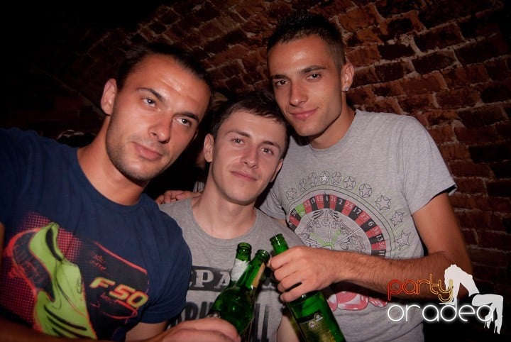 Club escape seară de seară, 