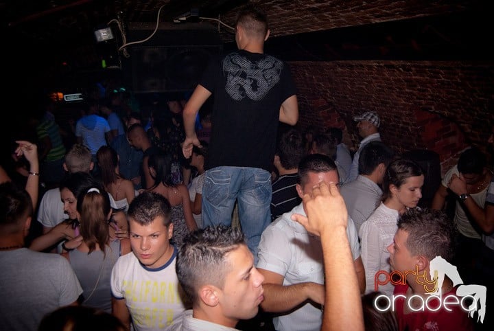 Club escape seară de seară, 