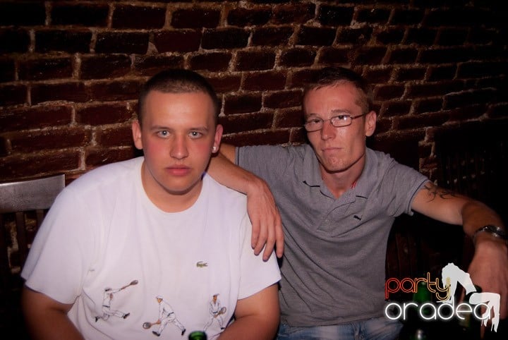 Club escape seară de seară, 