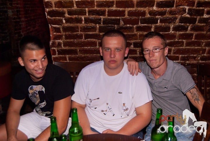 Club escape seară de seară, 