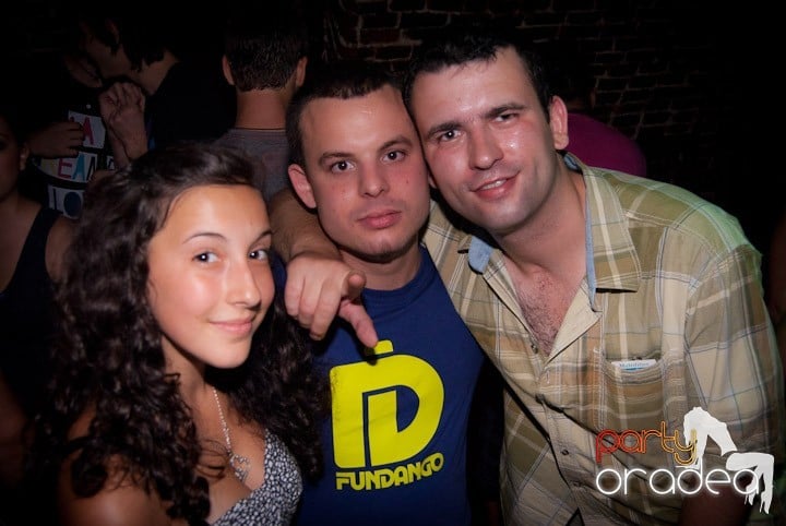 Club escape seară de seară, 