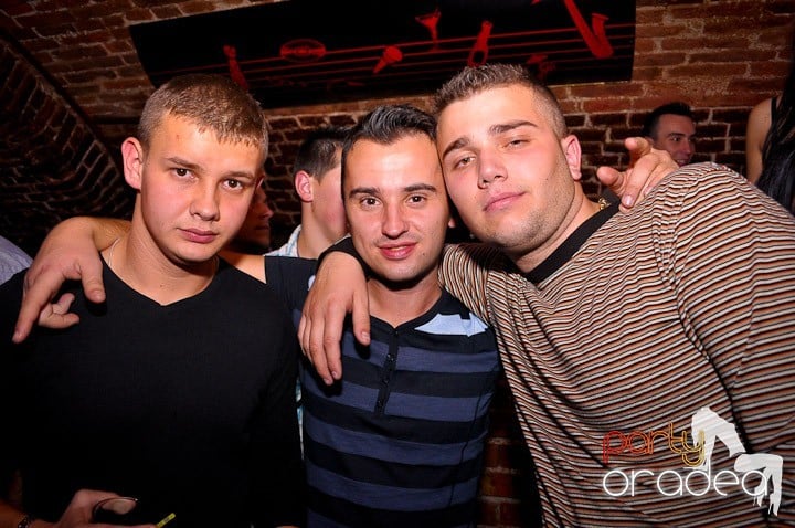 Club Escape vineri noaptea,