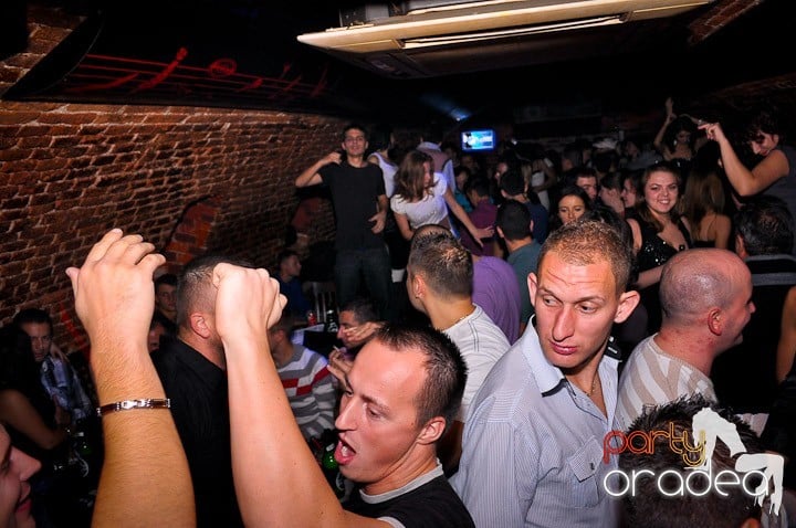 Club Escape vineri noaptea,