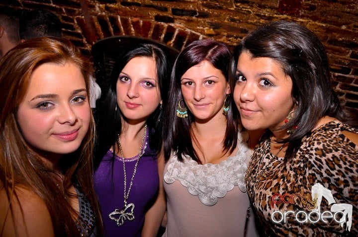 Club Escape vineri noaptea,