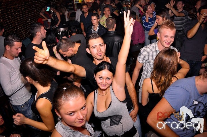 Club Escape vineri noaptea,