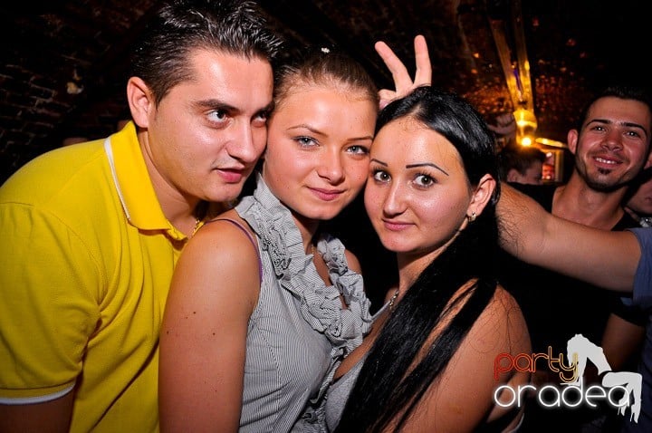 Club Escape vineri noaptea,