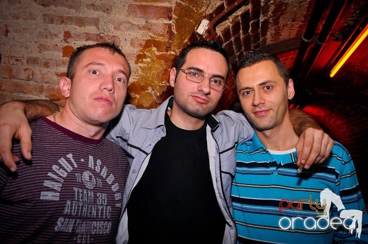 Club Escape vineri noaptea,