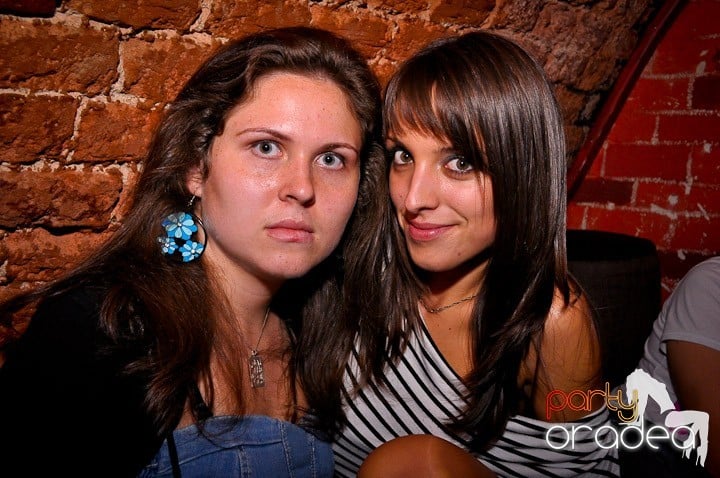 Club Escape vineri noaptea,