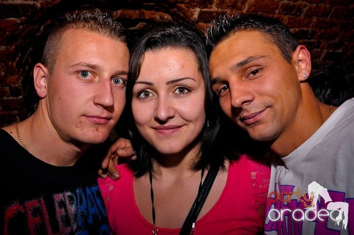 Club Escape vineri noaptea,