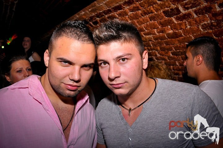 Club Escape vineri noaptea,