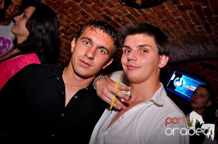 Club Escape vineri noaptea,