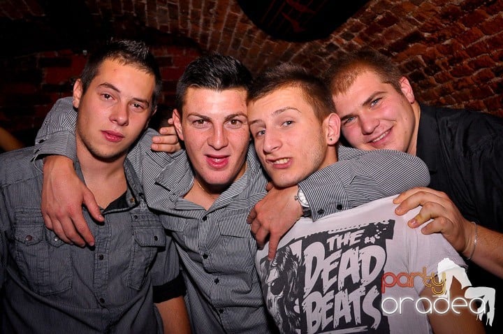 Club Escape vineri noaptea,