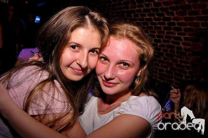 Club Escape vineri noaptea,