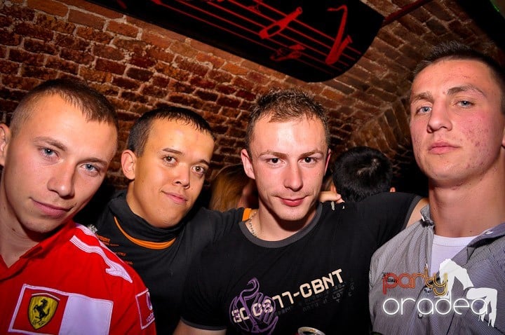 Club Escape vineri noaptea,
