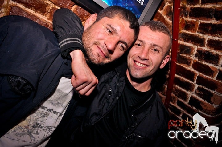 Club Escape vineri noaptea,