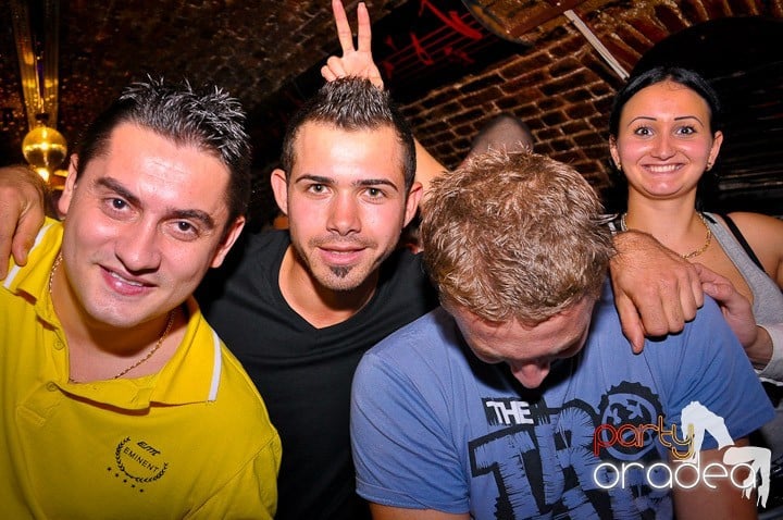 Club Escape vineri noaptea,