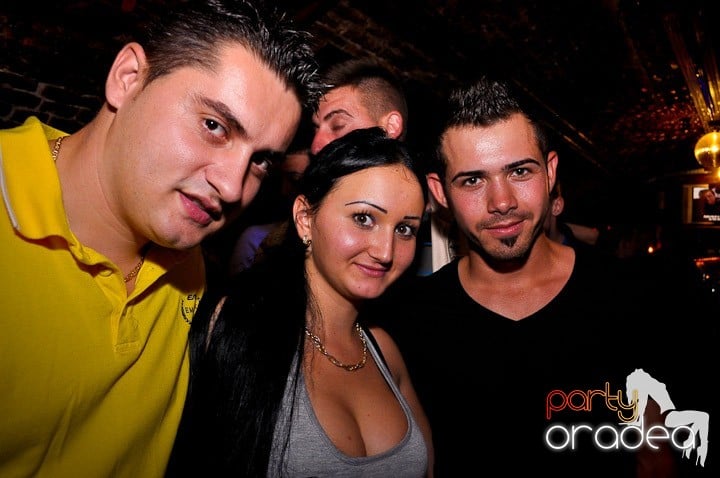 Club Escape vineri noaptea,