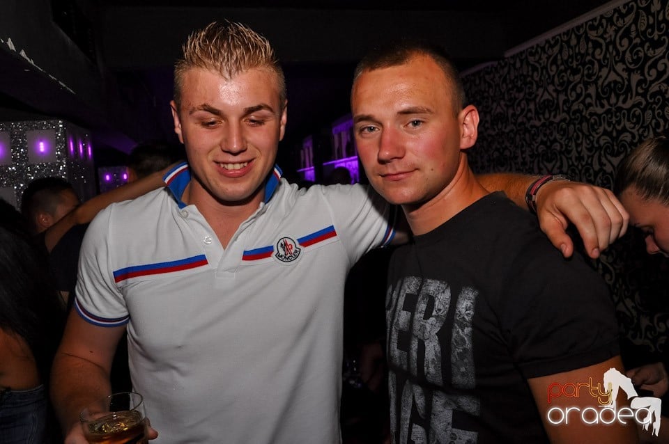 Club Life: Music in the Night, 