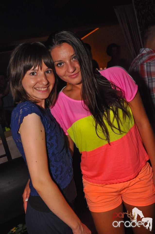 Club Life: Music in the Night, 