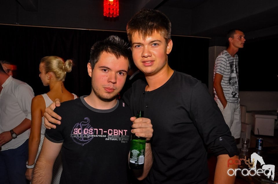 Club Life: Music in the Night, 