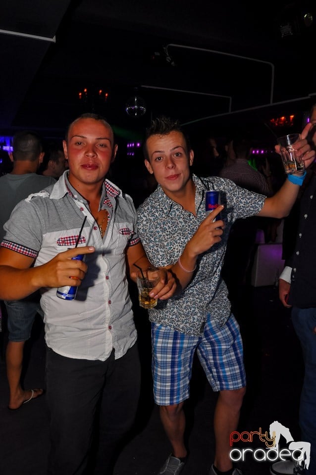 Club Life: Music in the Night, 