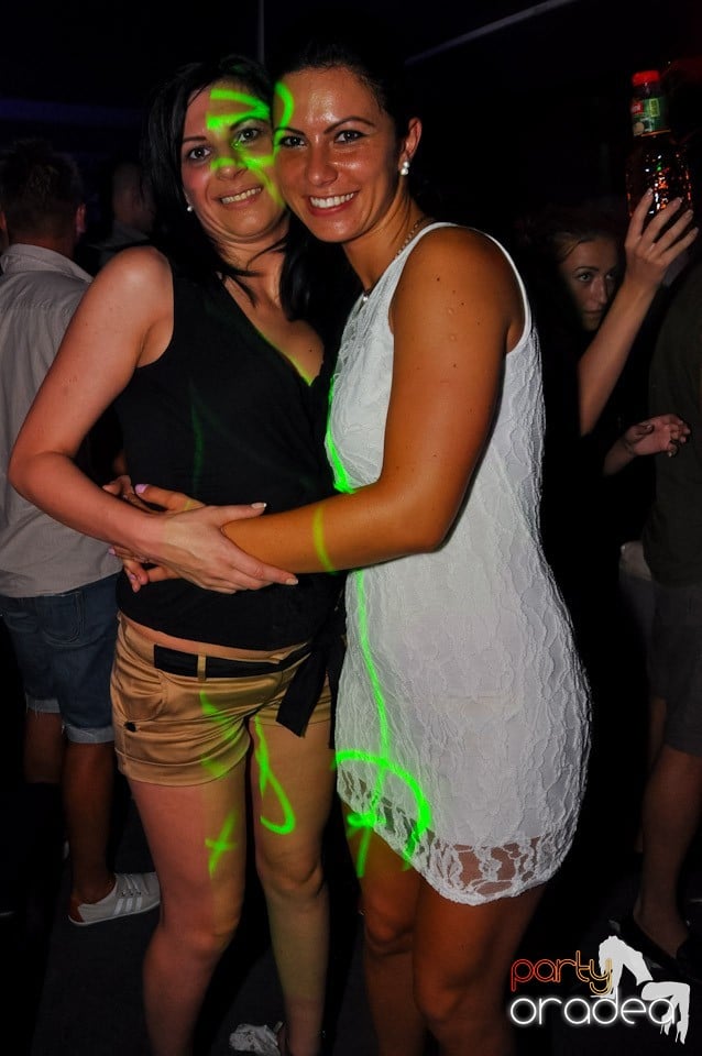 Club Life: Music in the Night, 