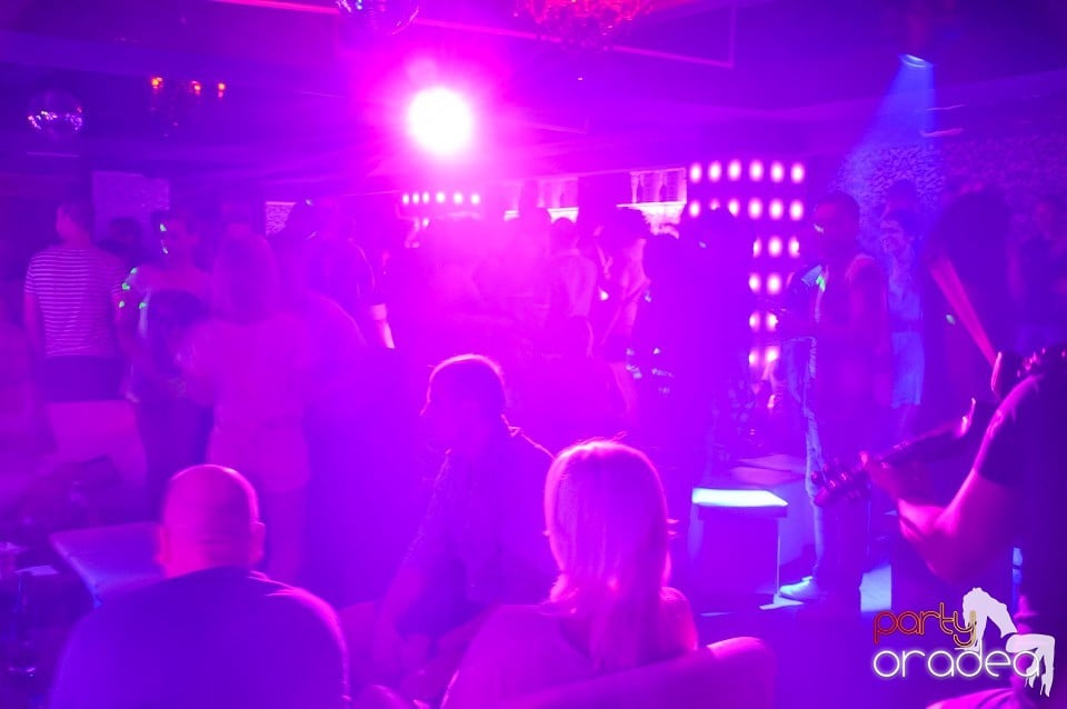 Club Life: Music in the Night, 