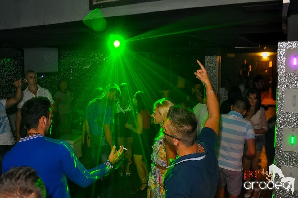 Club Life: Music in the Night, 