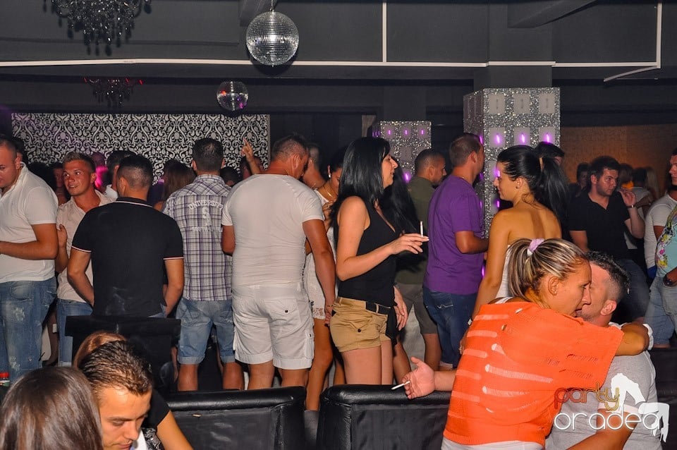 Club Life: Music in the Night, 