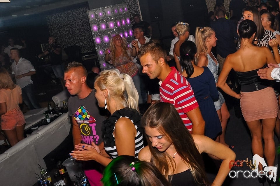 Club Life: Music in the Night, 